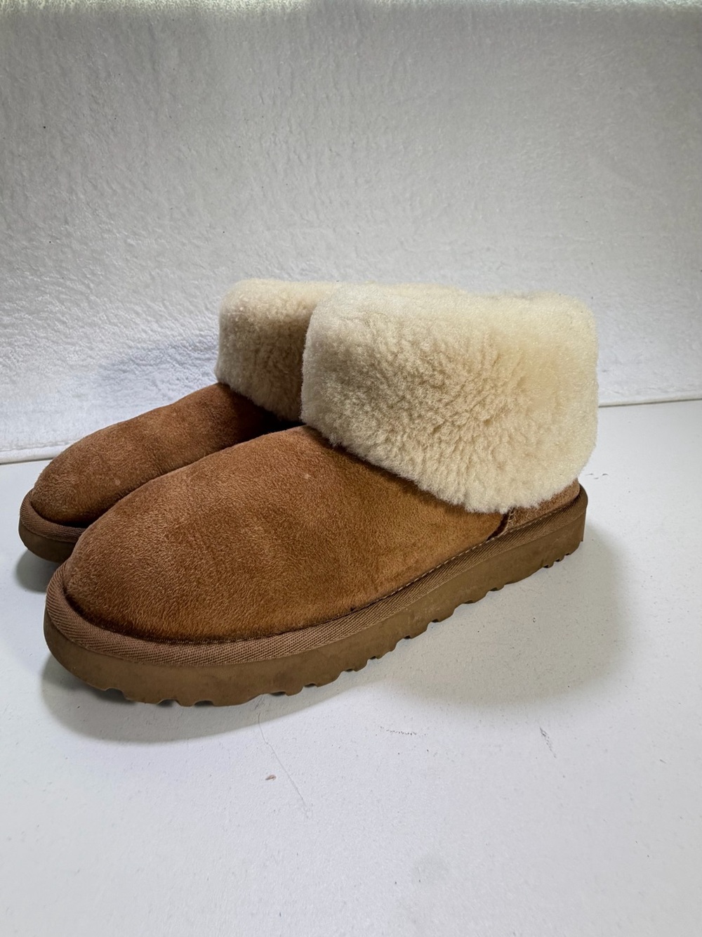 UGG Boots Shearling Cuff Suede Boots Chestnut Women’s size 9